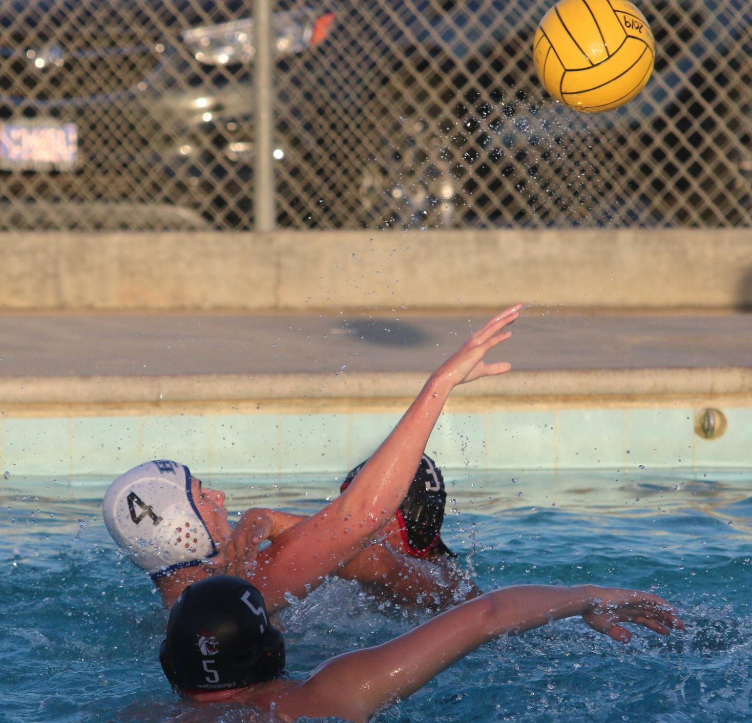 Down to the wire: Huskies score game-winner in final minute
